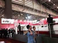 長榮股份將攜全新針對酒包設計的MK1060 深壓紋模切機首次亮相彩盒展。其展位號為1A10-19。